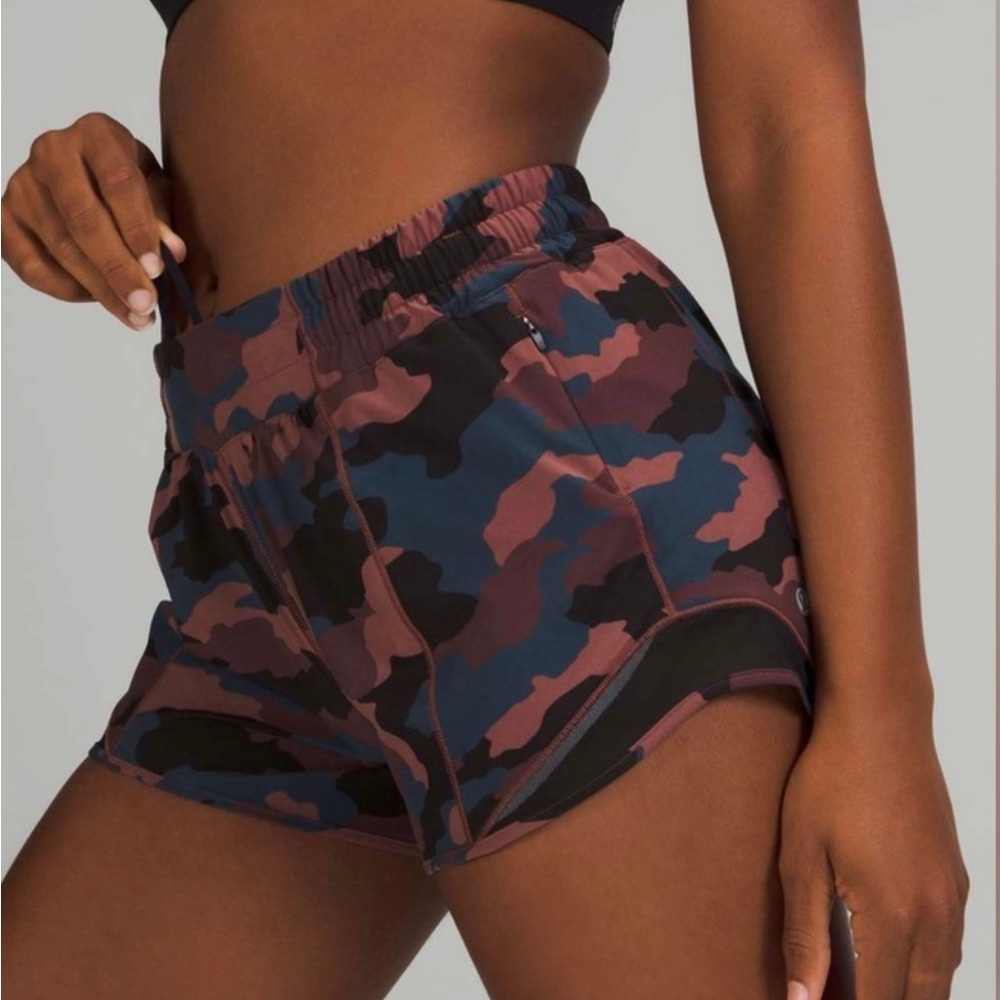 Lululemon Hotty Hot Low Rise 4” Shorts Camo Smoky Red Night Sea Size 8